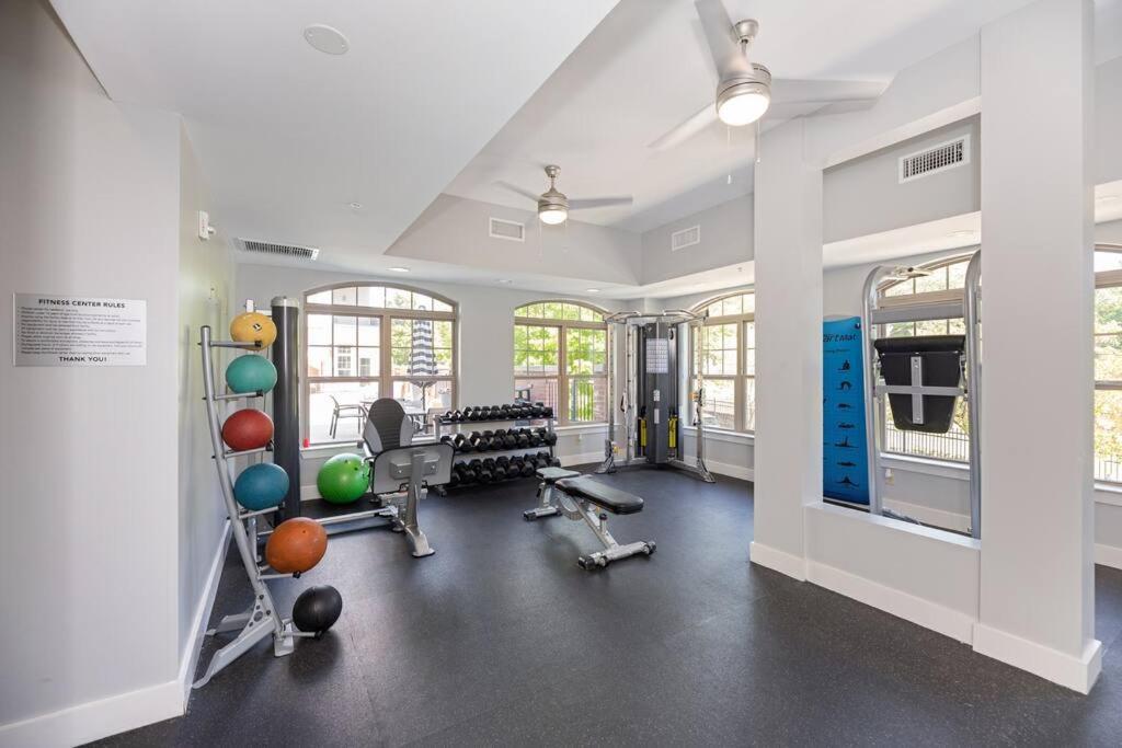 شقة Chic Uptown Unit With Gym, Pool تشارلوت المظهر الخارجي الصورة